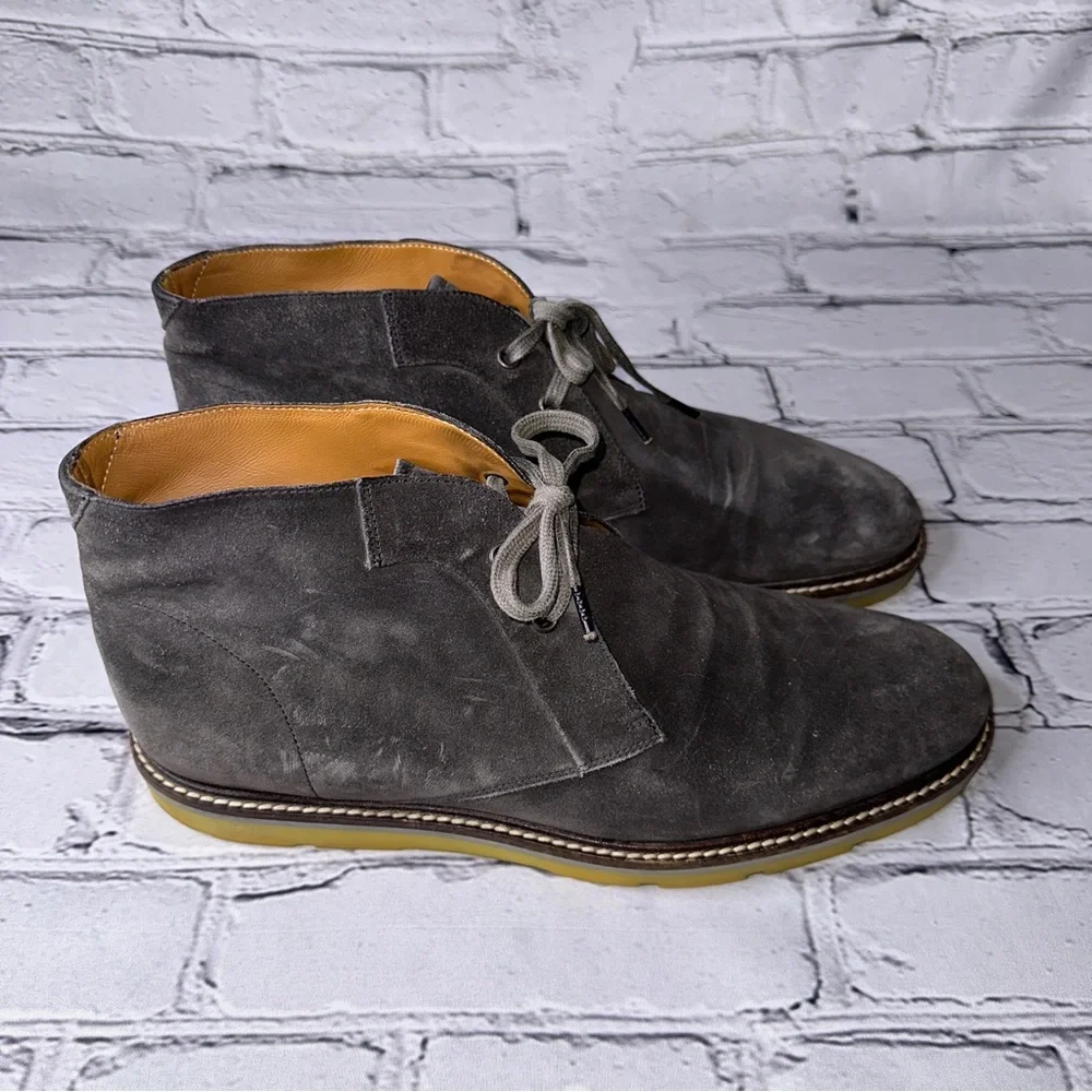 Vince Men’s Lafayette Gray Suede Chukka Boot Size 10